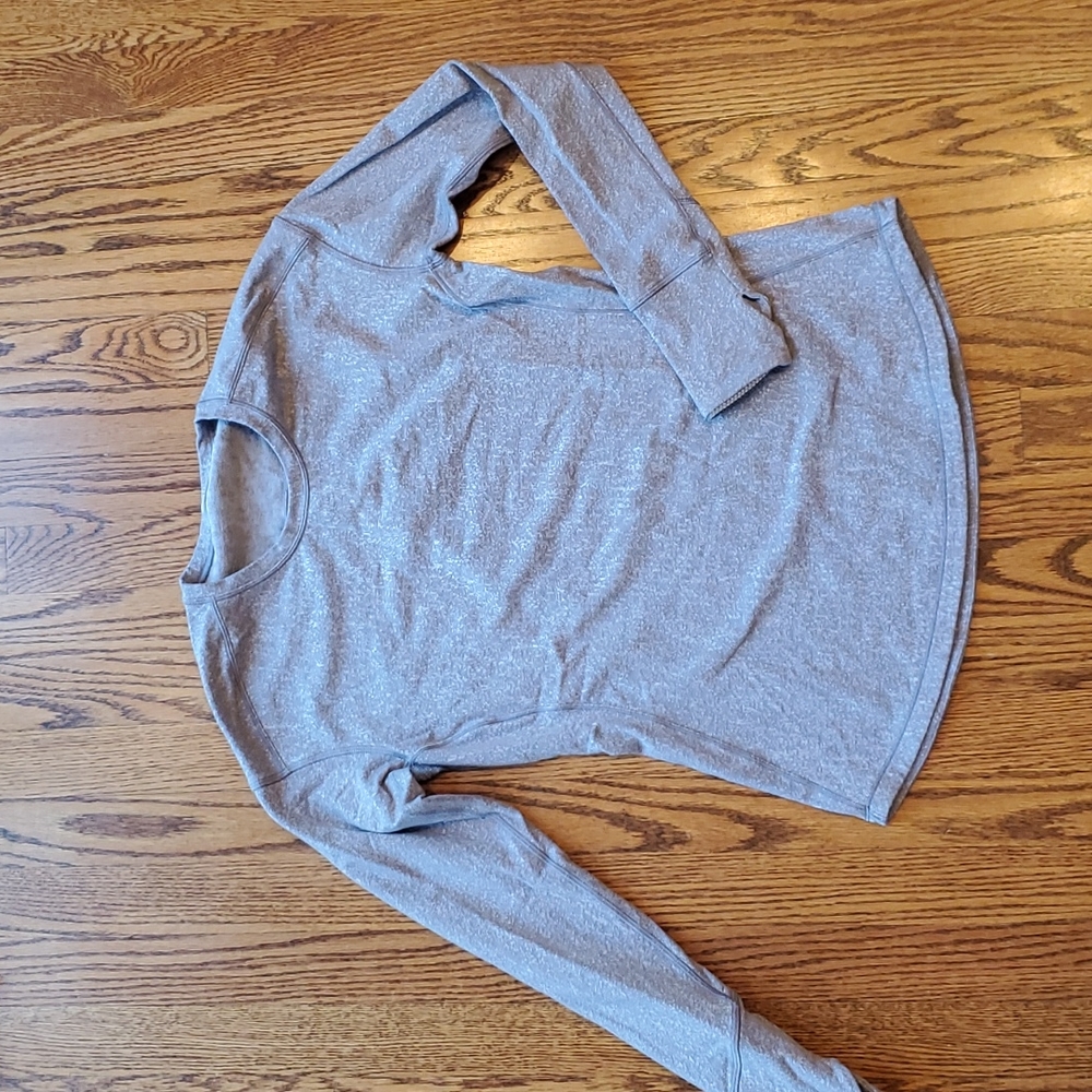 Lululemon long sleeved Grey top, size 4. EUC